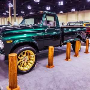 AI Classic Pick Up Truck With Gold Rims